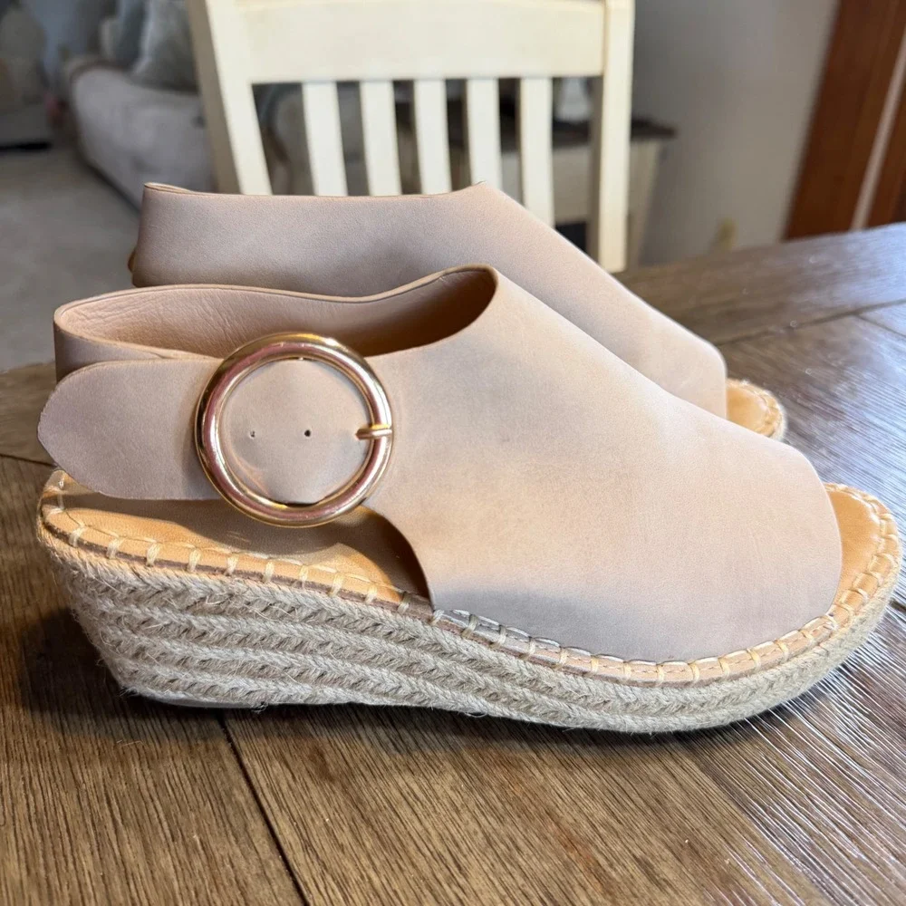 Catherine Malandrino Nude Espadrille Wedge Sandals Gold Buckle Size 8